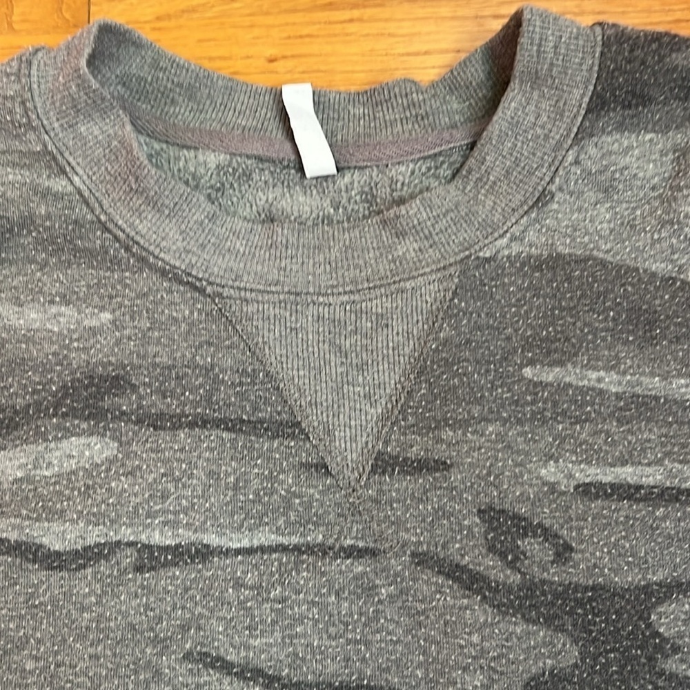 Z Supply soft grey camo sweatshirt szM - Picture 2 of 5